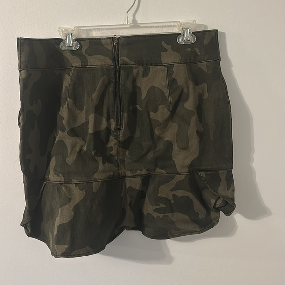 WHBM Camo Skirt Size 14 NWT - Picture 3 of 5